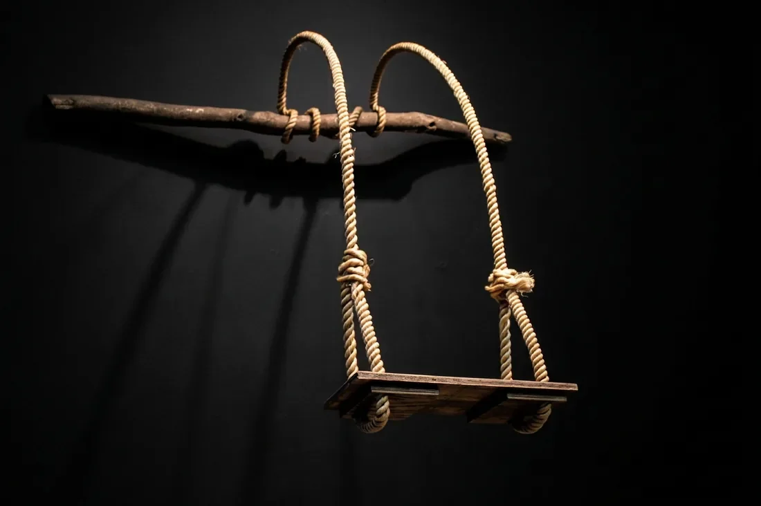 Swing — the sculpture frozen at the top of its arc